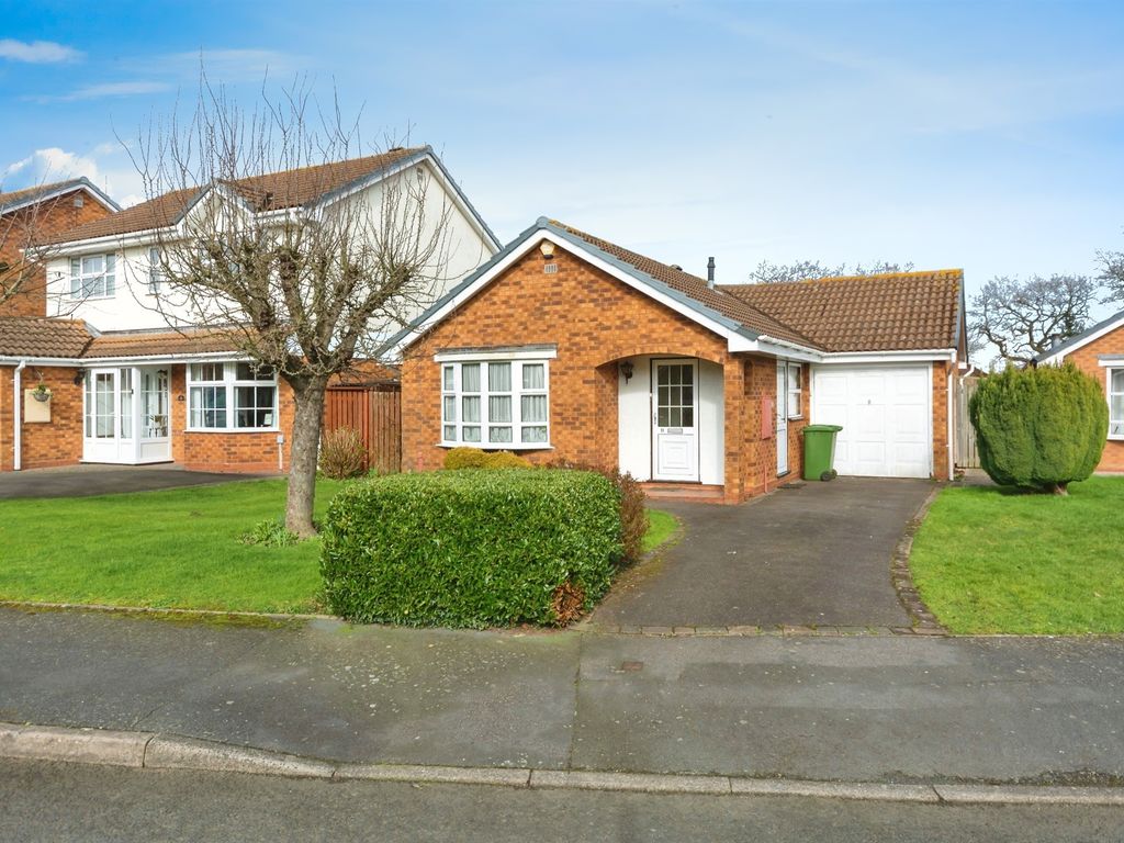 2 bed detached bungalow for sale in Kingsbrook Drive, Solihull B91, £