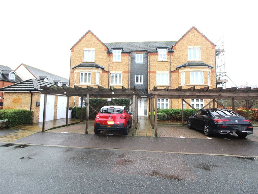 2 bed flat to rent in Quarry Close, Gravesend, Kent DA11, £1,200 pcm