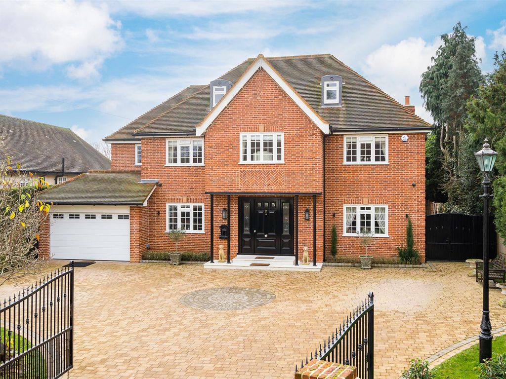 5 bed detached house for sale in Carnaby Road, Broxbourne EN10 Zoopla