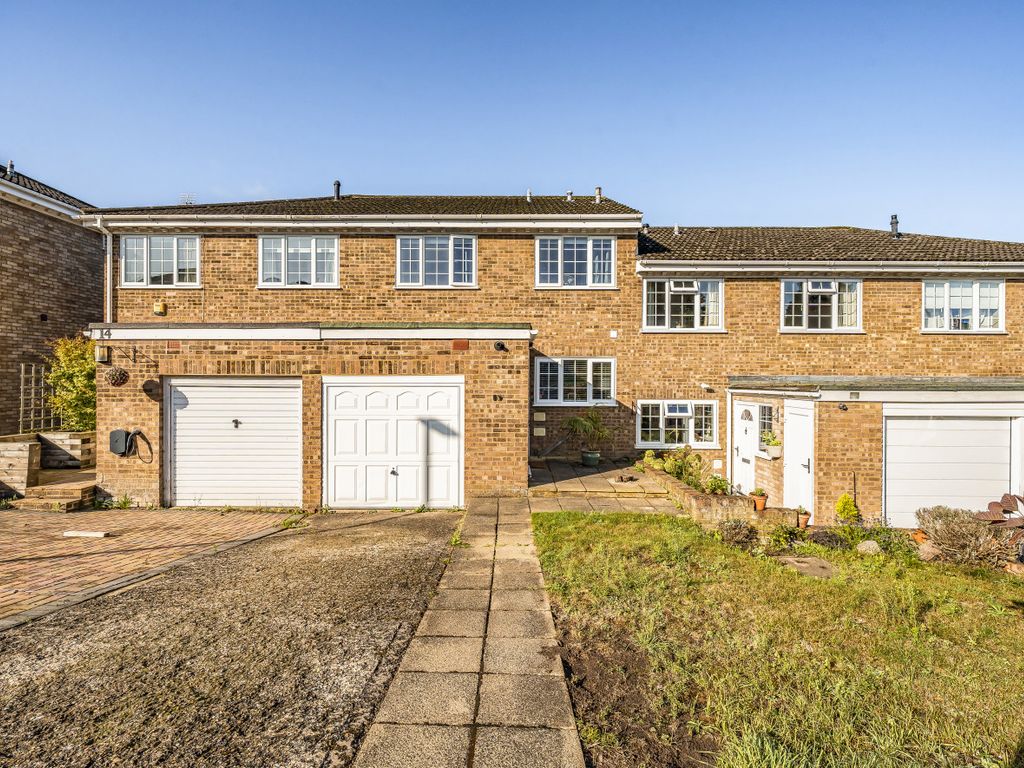 3 bed terraced house for sale in The Spinney, Finchampstead, Wokingham