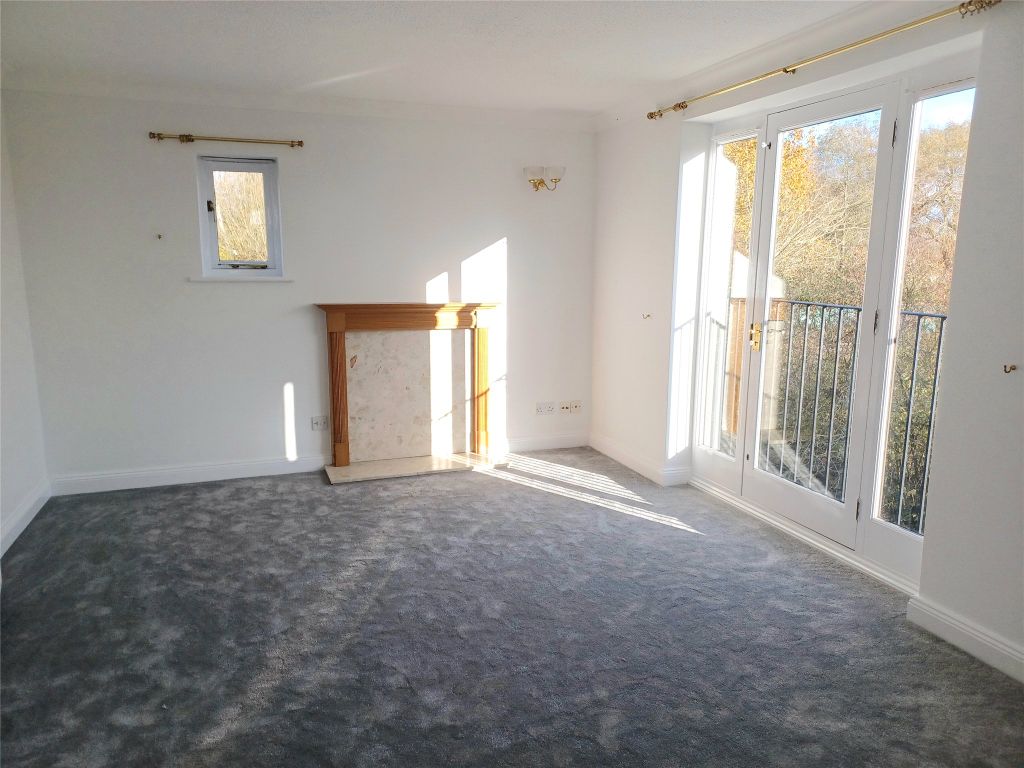 2 bed flat to rent in Lakeside, Ducklington Lane, Witney, Oxfordshire OX28, £1,200 pcm Zoopla
