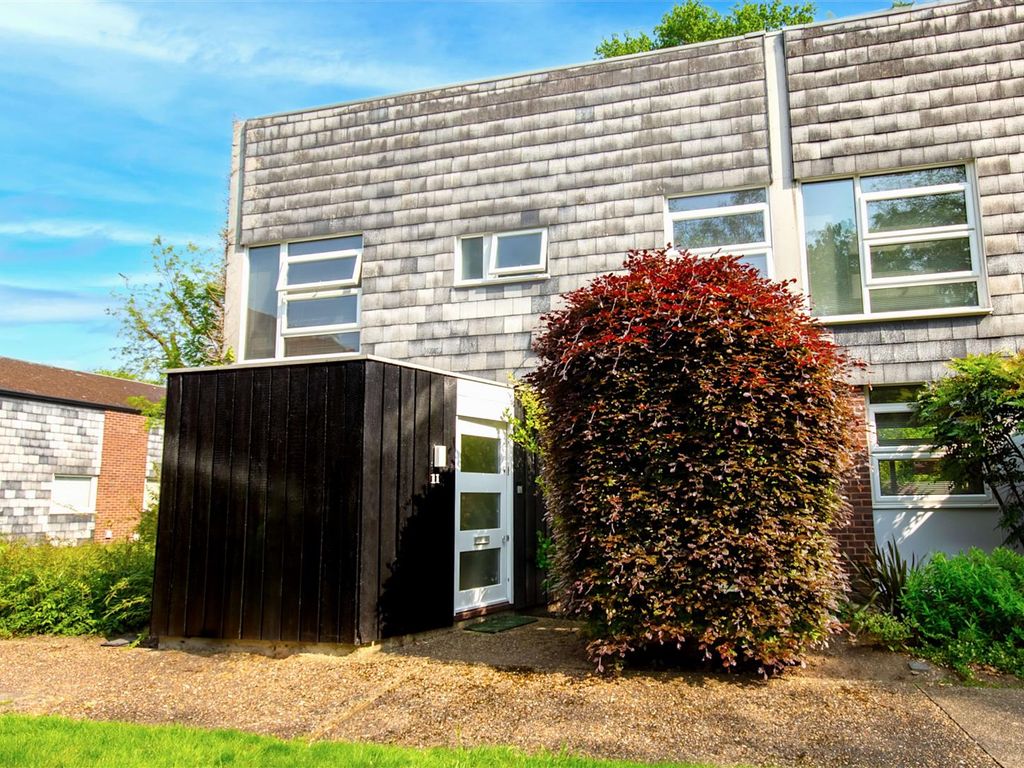 3 bed end terrace house for sale in Weymede, Byfleet, West Byfleet KT14