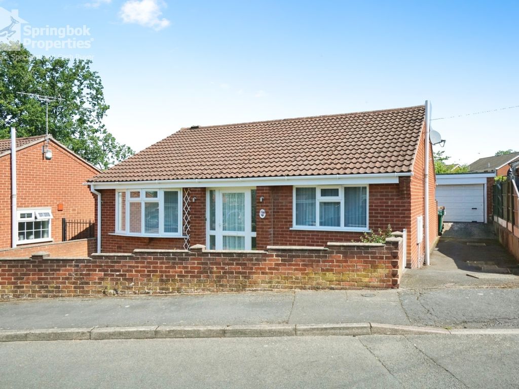 3 bed bungalow for sale in St Johns Drive, Newhall, Swadlincote
