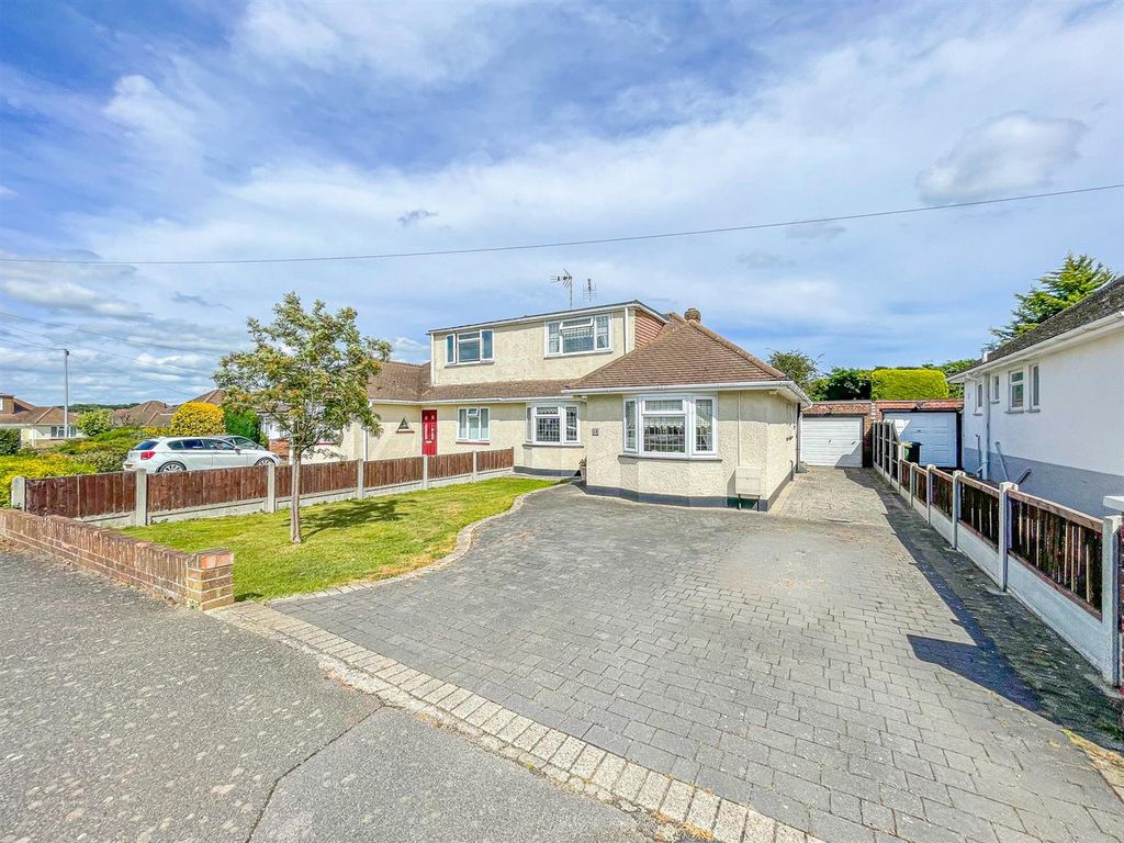 2 bed property for sale in Rosslyn Road, Hockley SS5 Zoopla