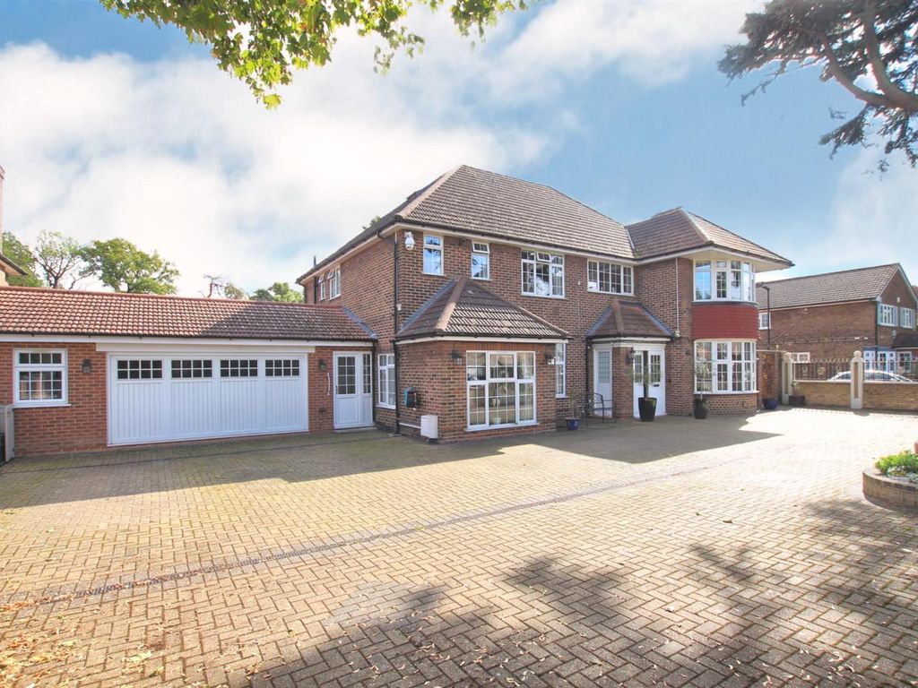 Firs Drive, Cranford TW5  