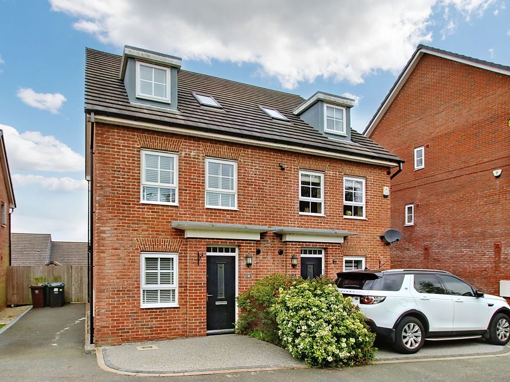 4 bed semidetached house for sale in Lodge Close, Radcliffe M26 Zoopla
