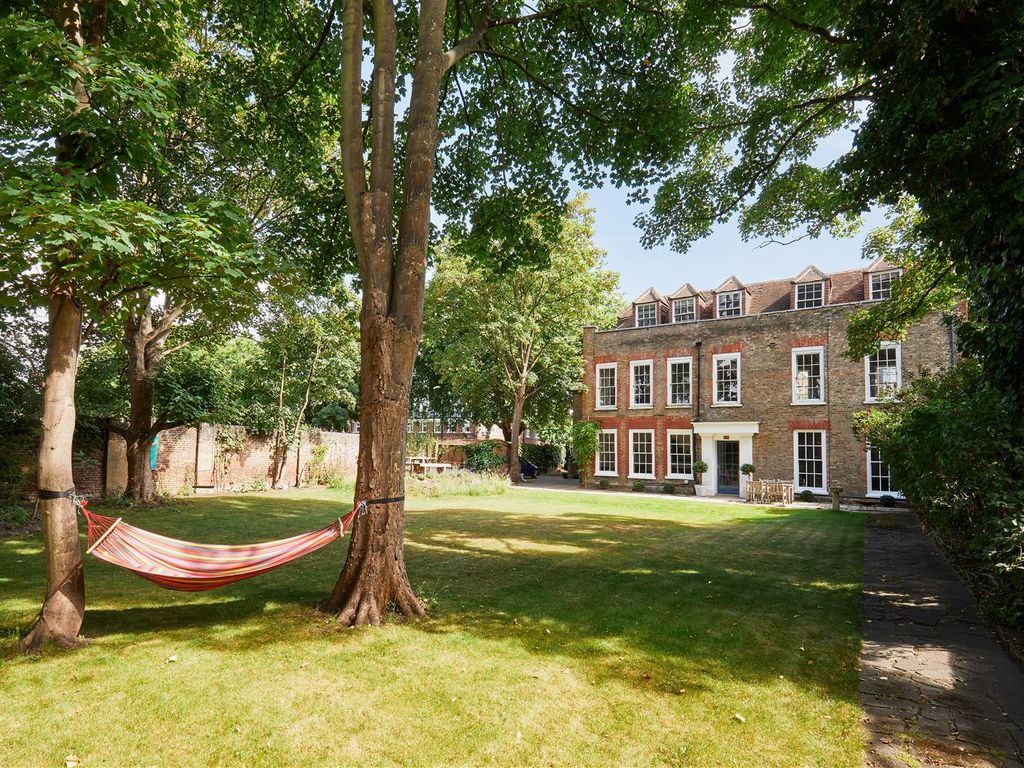 Mortlake High Street, Mortlake SW14  