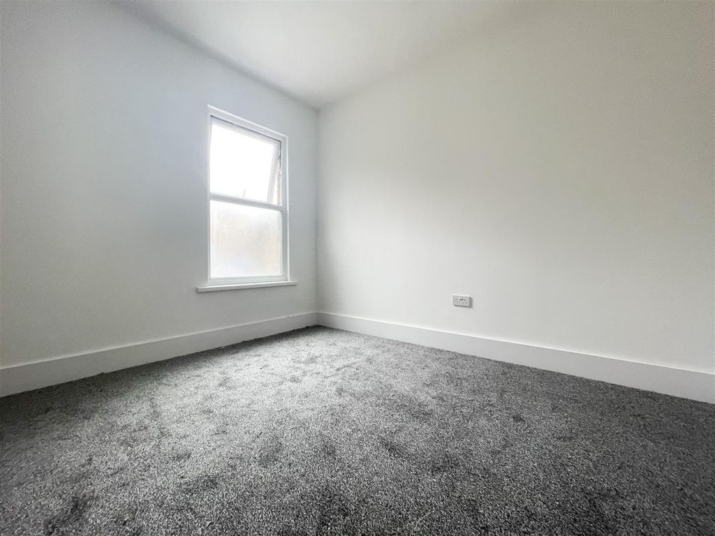 1 bed flat to rent in London Road, Grays RM17 Zoopla