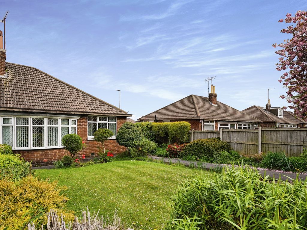 2 bed bungalow for sale in Ring Road, Halton, Leeds, West Yorkshire