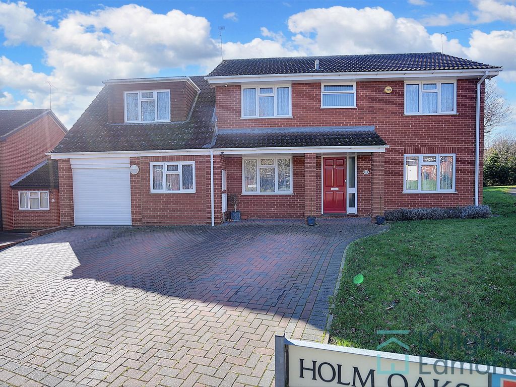 6 bed detached house for sale in Holmoaks, Maidstone ME14, £750,000