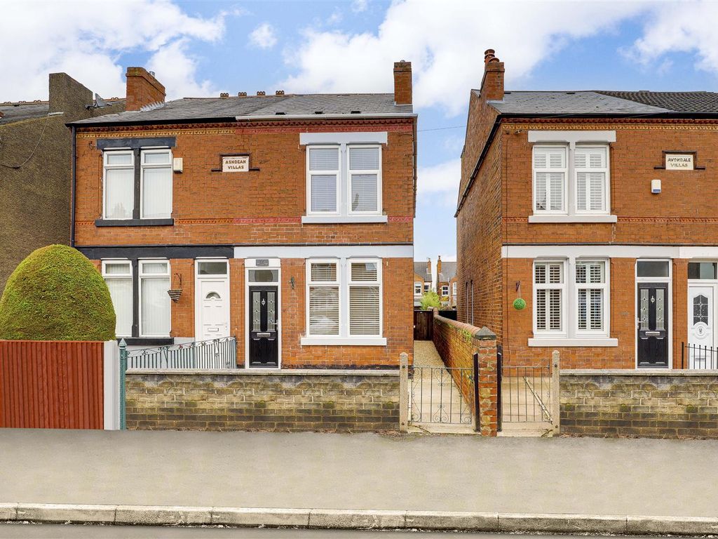 3 bed semidetached house to rent in College Street, Long Eaton