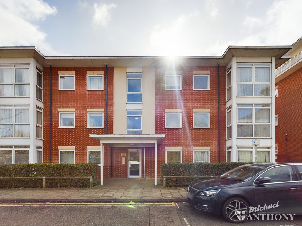1 bed flat for sale in Kerr Place, Aylesbury HP21 Zoopla