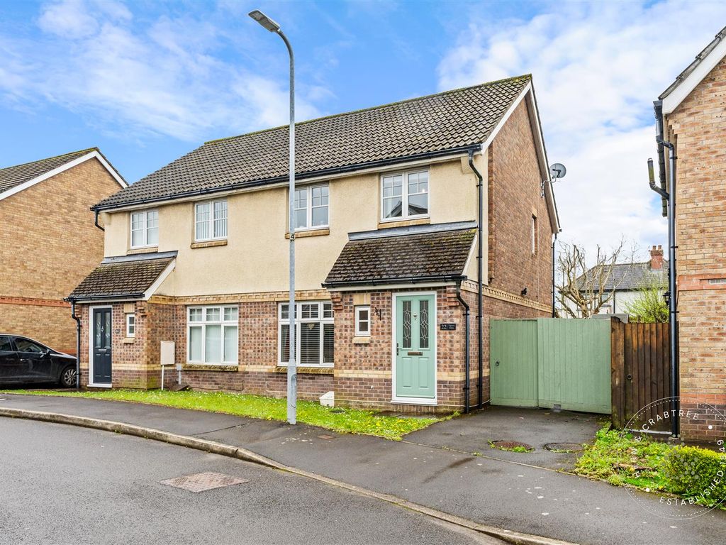 3 bed semidetached house for sale in Yarrow Close, Westfield Park, St