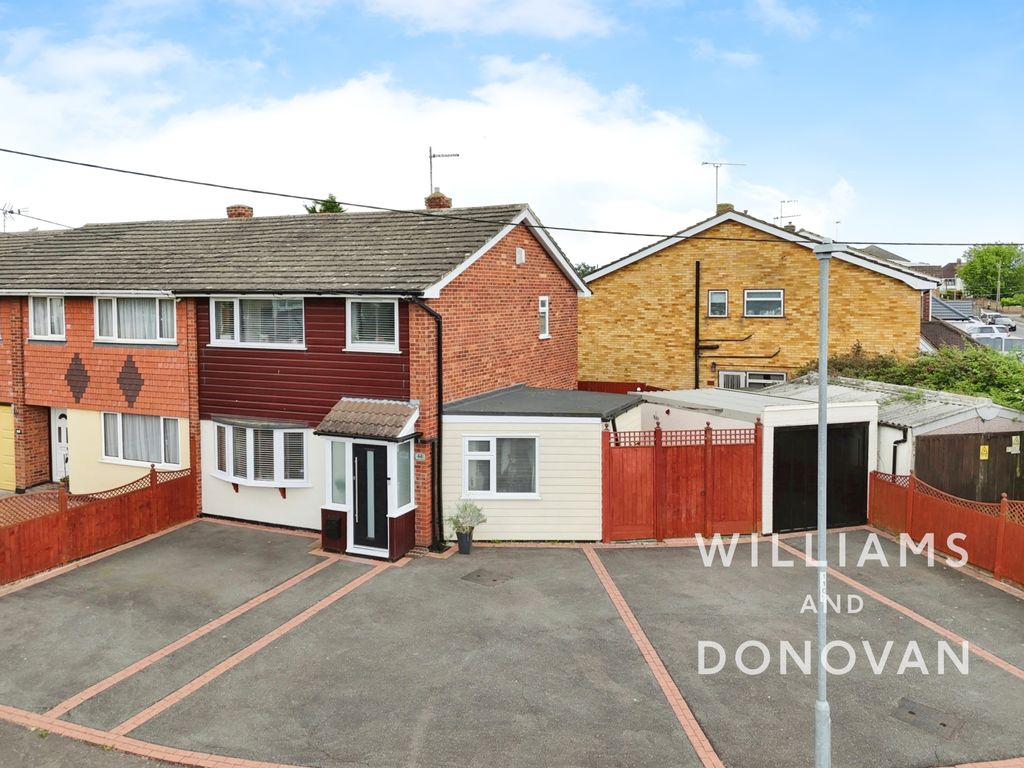 3 bed semidetached house for sale in Linden Road, Benfleet SS7, £