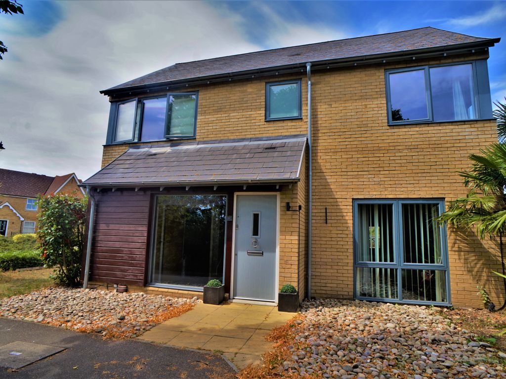 4 bed detached house to rent in Eastview, St. Marys Island, Chatham