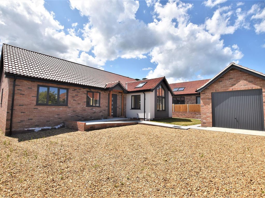 3 bed detached bungalow for sale in Richmond Court Gardens, Colne Road