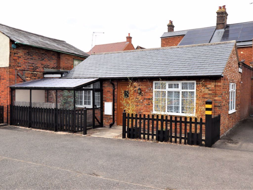 1 bed bungalow to rent in Peacock Yard, Leighton Buzzard LU7 Zoopla