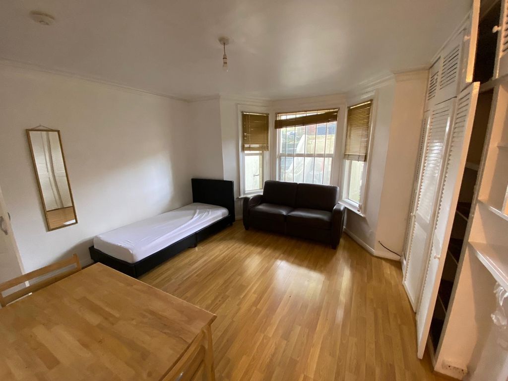 Studio to rent in Chippenham Road, Maida Vale London W9, £1,404 pcm Zoopla