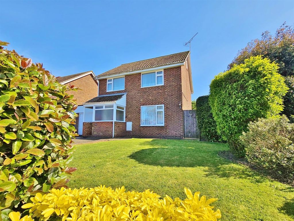 4 bed detached house for sale in Laburnum Crescent, Kirby Cross