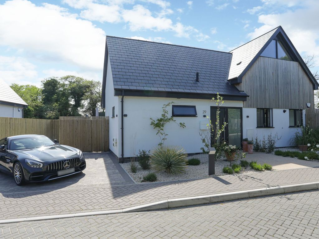 3 bed detached house for sale in Farley Road, Margate CT9, £650,000