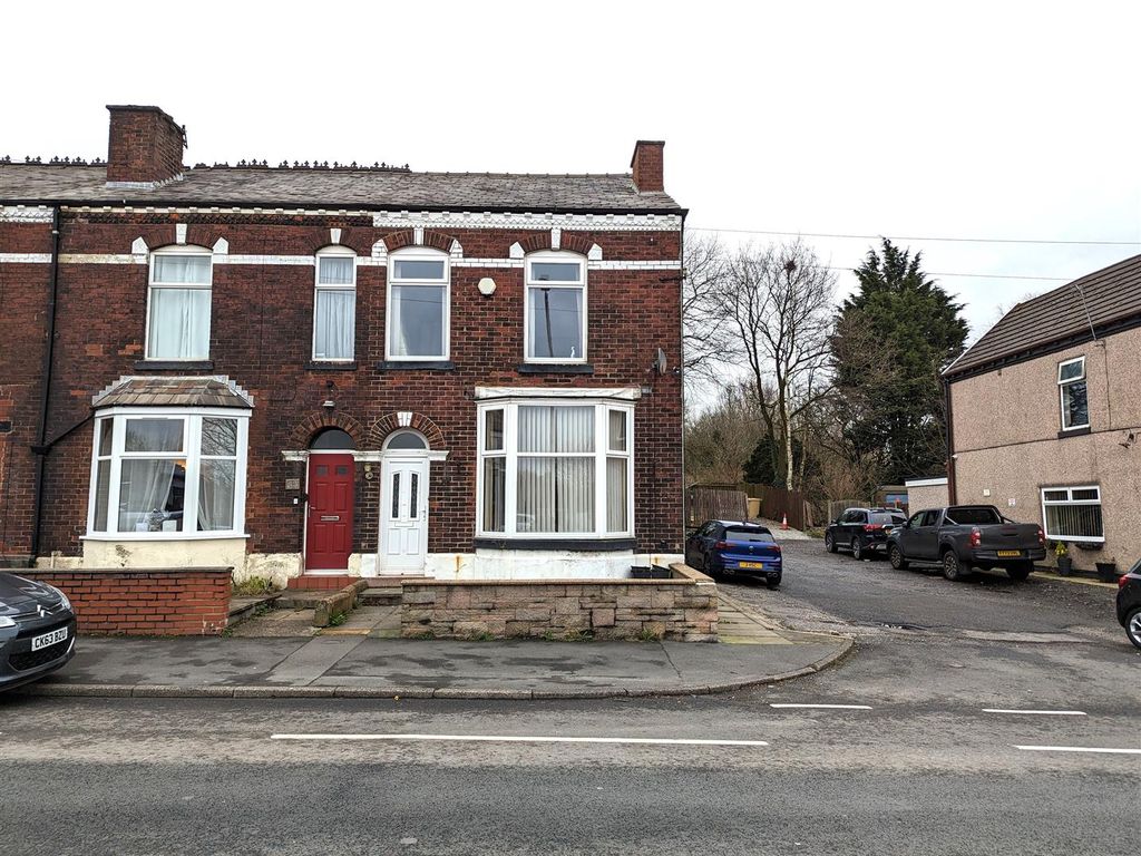 3 bed end terrace house for sale in Manchester Road, Westhoughton
