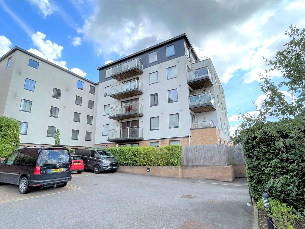 2 bed flat to rent in Grosvenor Mansions, Sullivan Road, Camberley GU15