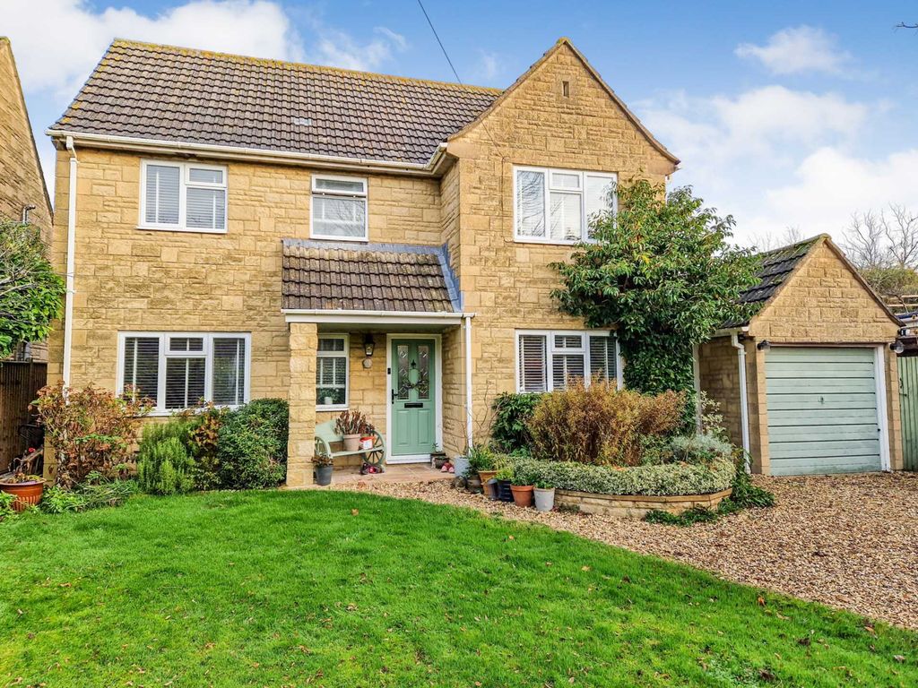 4 bed detached house for sale in Teddington, Tewkesbury GL20, £580,000