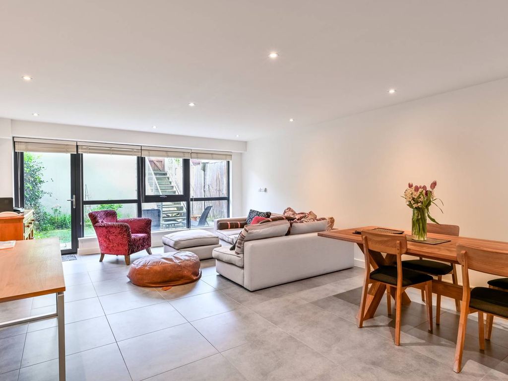 2 bed flat to rent in Willesden Green, Willesden Green, London NW10, £