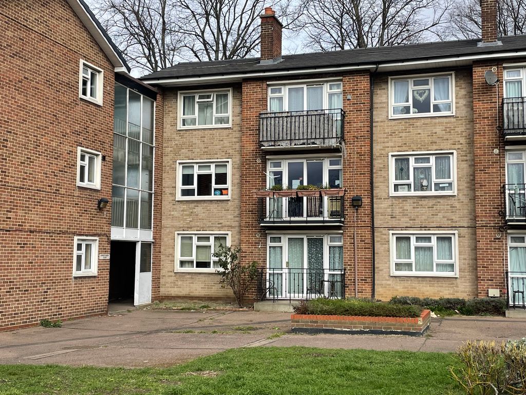 1 bed flat for sale in Christchurch Court, Southchurch Road, Southend