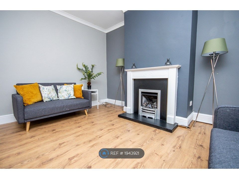 3 bed terraced house to rent in Cross Street, Oswaldtwistle, Accrington