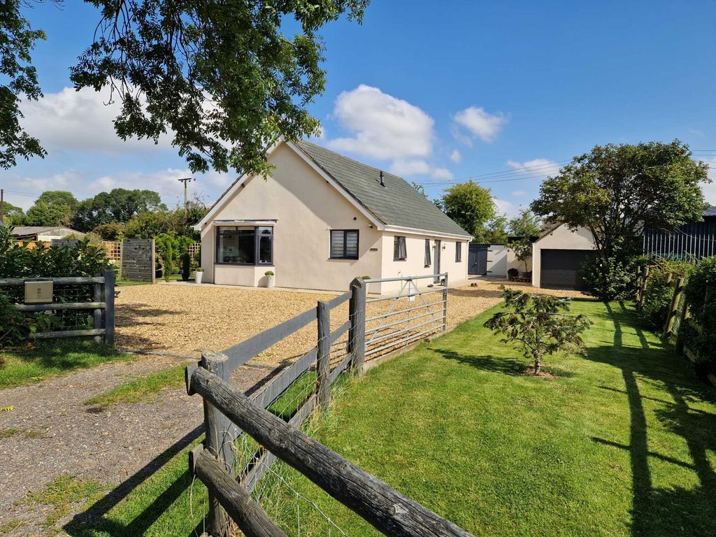 3 bed detached house for sale in Elmstone Hardwicke, Cheltenham