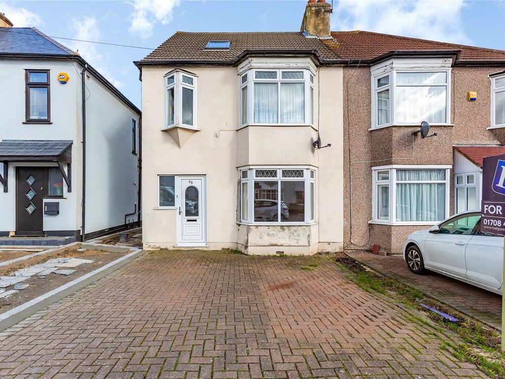 4 bed semidetached house for sale in Burnway, Hornchurch RM11, £