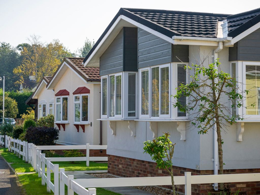 2 bed mobile/park home for sale in Anchor Park, Station Road