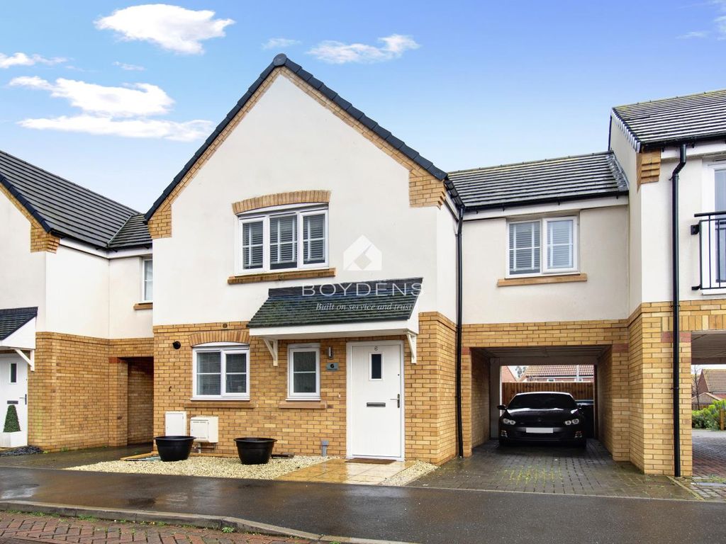 4 bed linkdetached house for sale in Radiator Road, Great Cornard