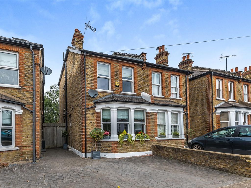 4 bed semidetached house to rent in Lower Kings Road, Kingston Upon