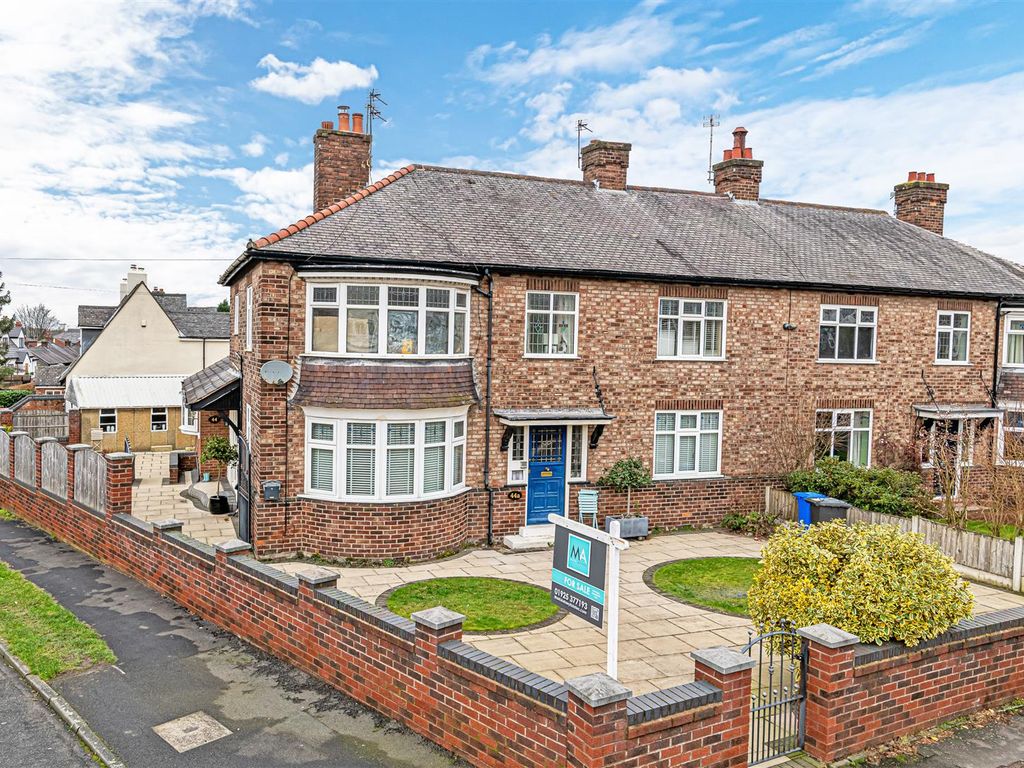 2 bed property for sale in West Avenue, Stockton Heath, Warrington