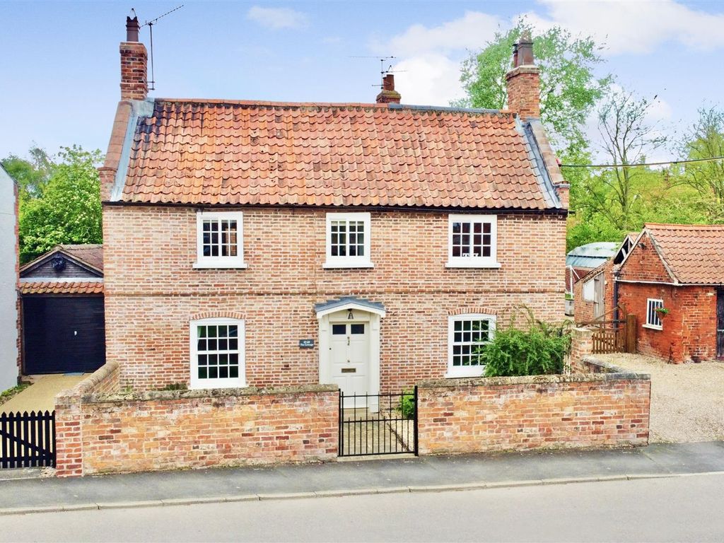 4 bed detached house for sale in High Street, Brant Broughton, Lincoln