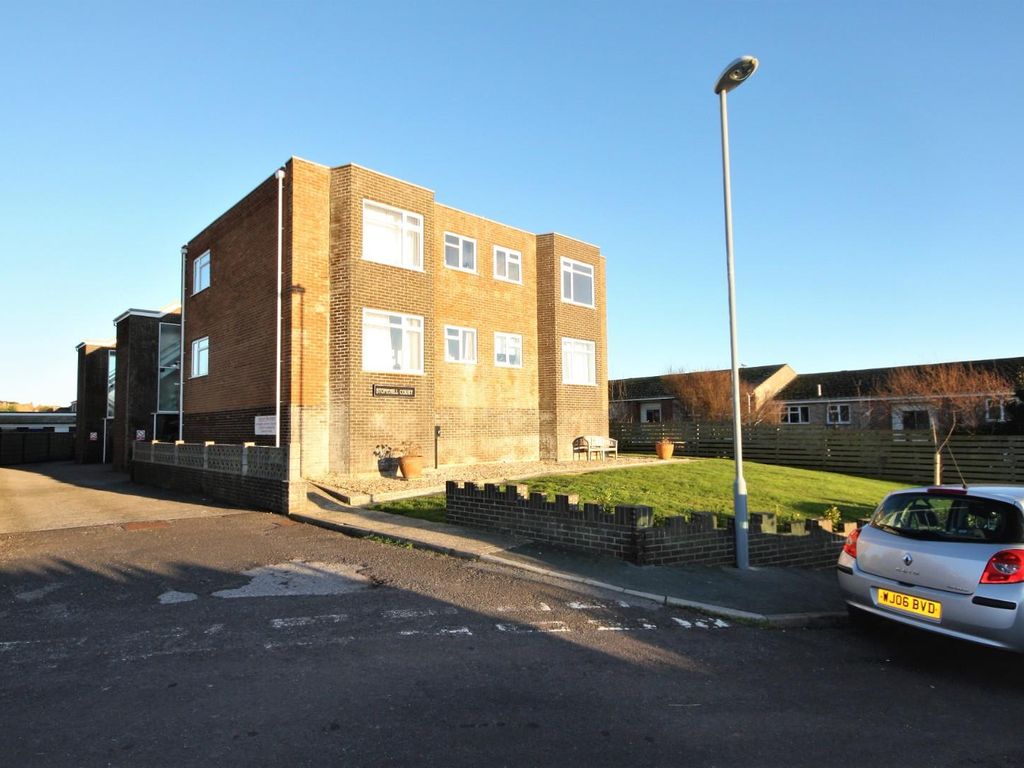 2 bed flat to rent in Stonehill Court, Westhill Road, Wyke Regis DT4, £