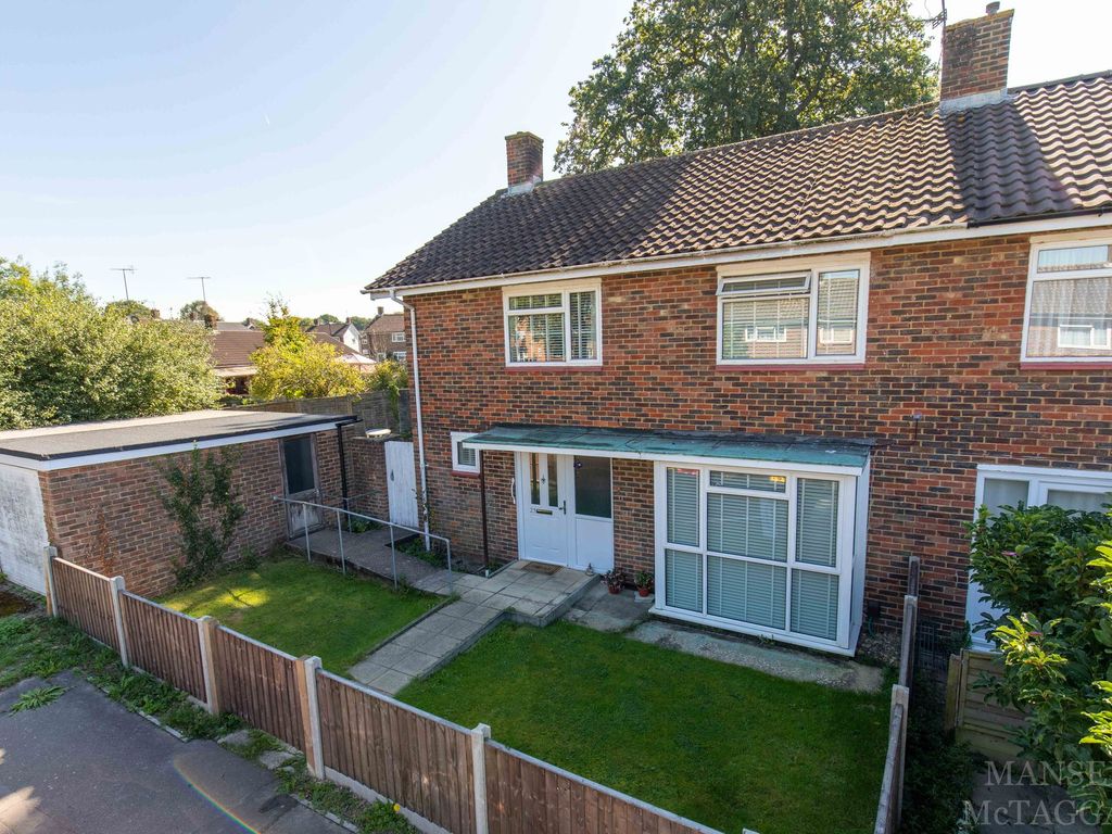 4 bed end terrace house for sale in Plover Close, Crawley RH11, £