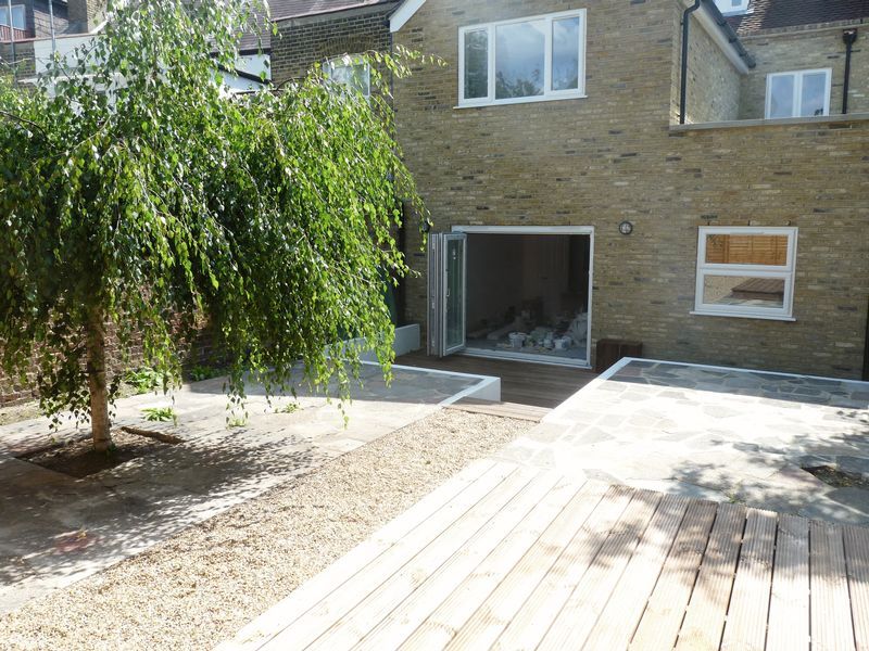 2 bed flat to rent in High Street, Hampton Wick, Kingston Upon Thames