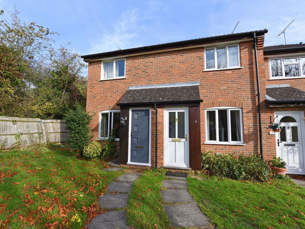 2 bed terraced house for sale in Stanley Drive, Farnborough GU14, £