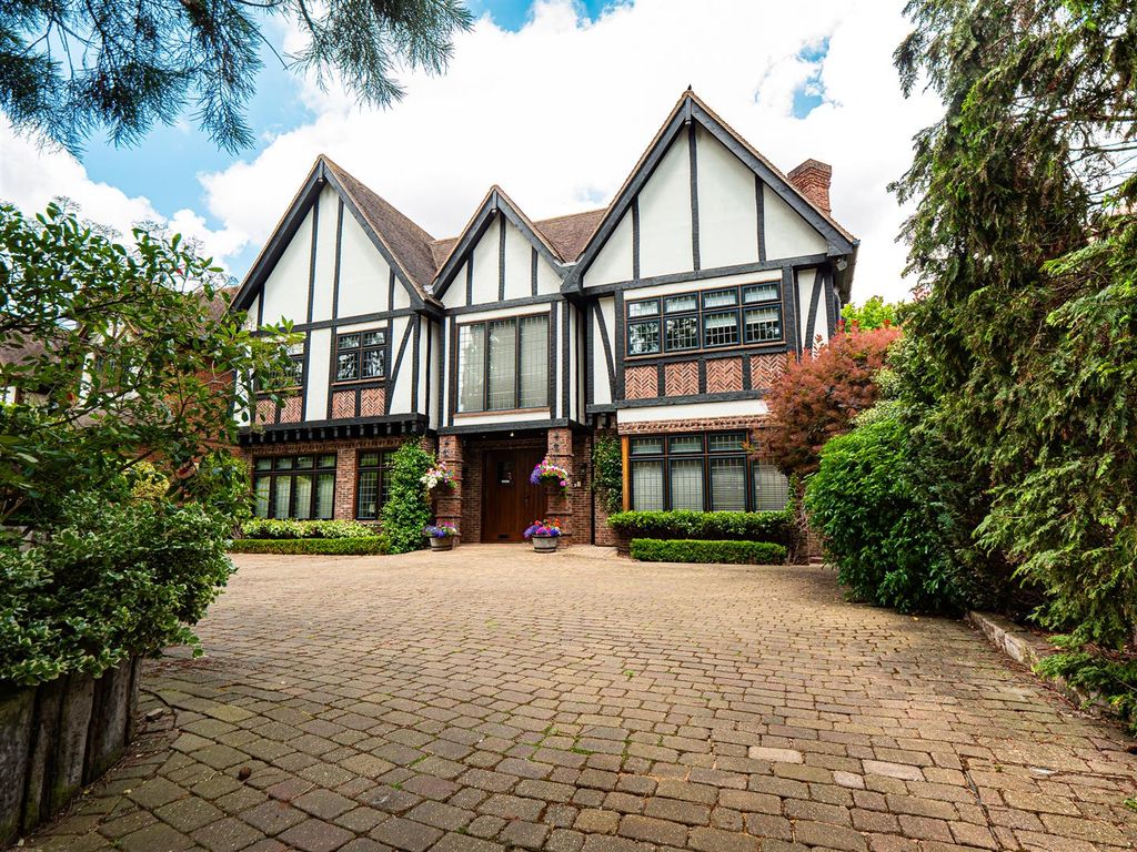 5 bed property for sale in Canons Drive, Canons Park, Edgware HA8 Zoopla