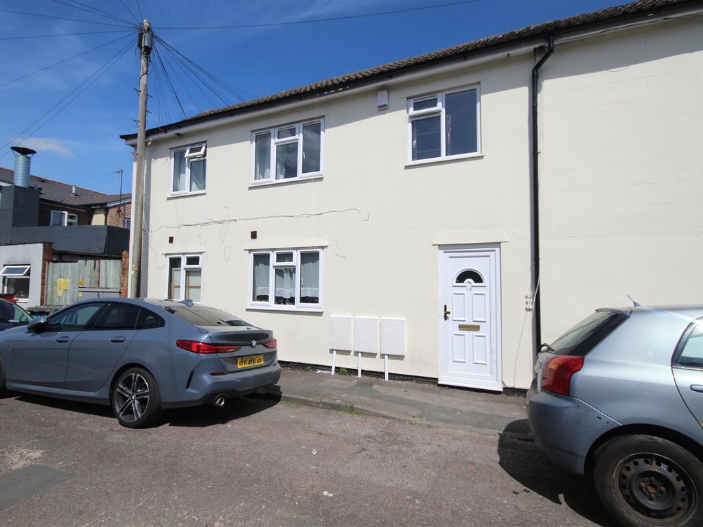 4 bed property for sale in Melbourne Street West, Tredworth, Gloucester