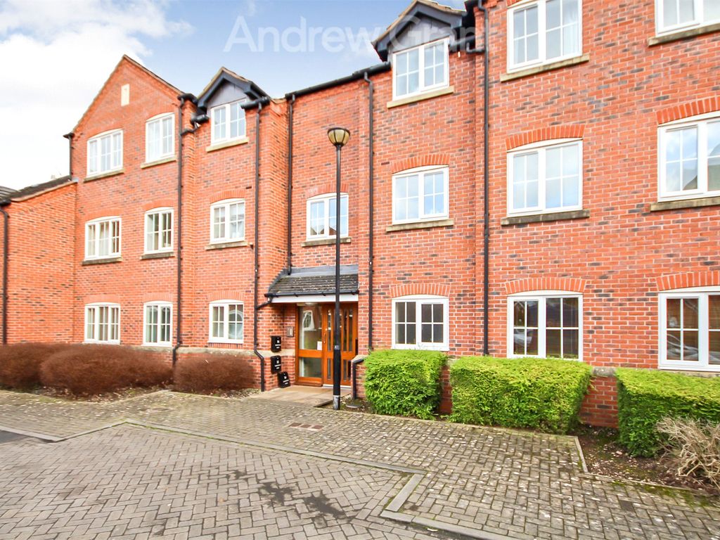 2 bed flat to rent in Brookfield Court, Alcester Road, StratfordUponAvon, Warwickshire CV37
