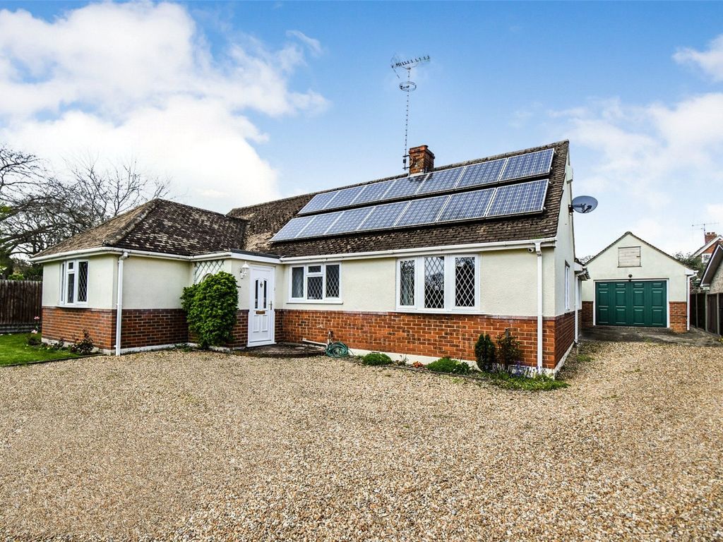 3 bed bungalow for sale in Holt Way, Hook, Hampshire RG27 Zoopla