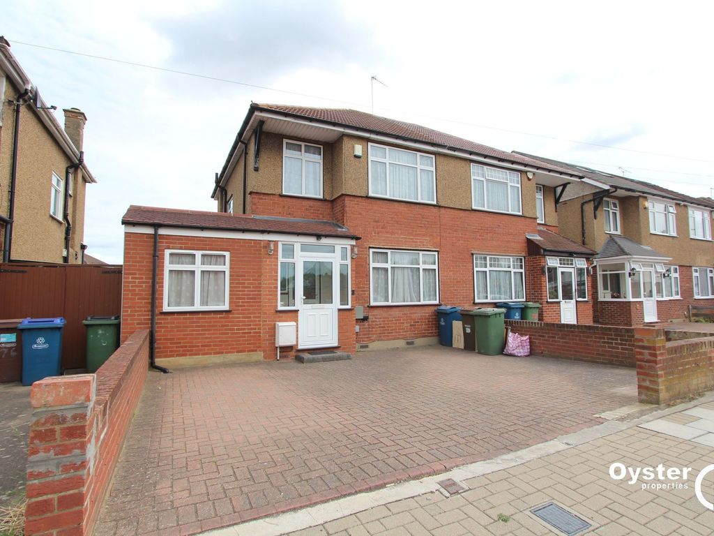 4 bed semidetached house to rent in Uppingham Avenue, Stanmore HA7