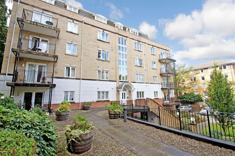 2 bed flat to rent in St. Peters Road, Bournemouth BH1, £1,200 pcm Zoopla