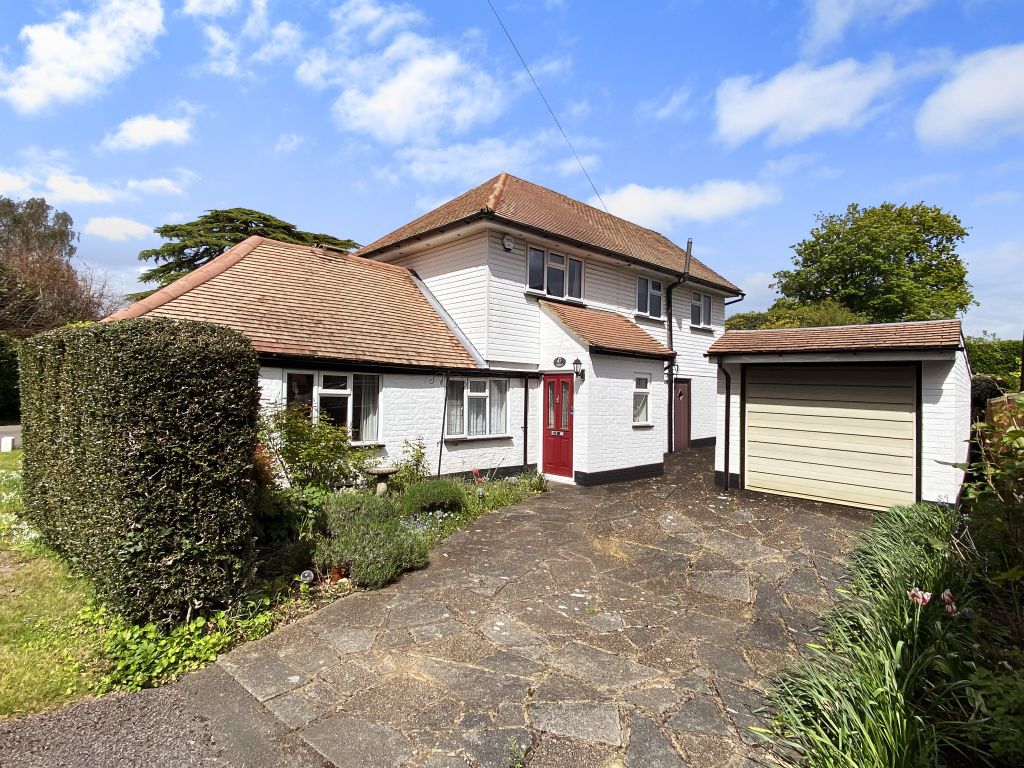 4 bed detached house for sale in Fernhill Lane, Hook Heath, Woking GU22, £775,000 Zoopla