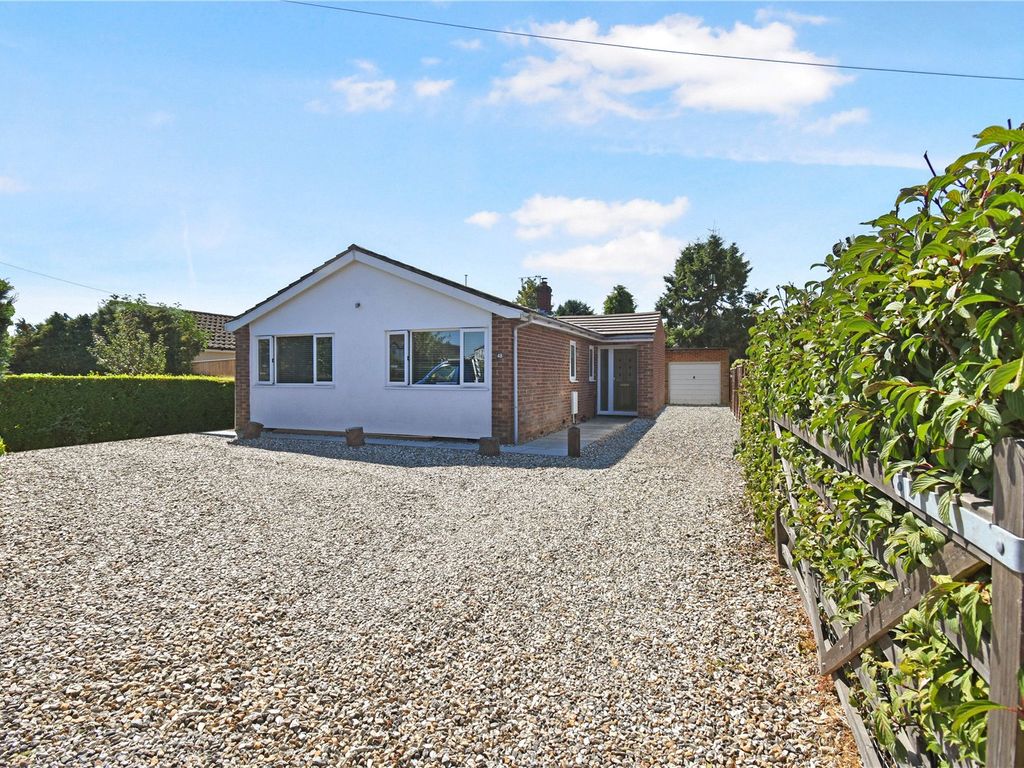 3 bed bungalow for sale in The Henrys, Thatcham RG18 Zoopla