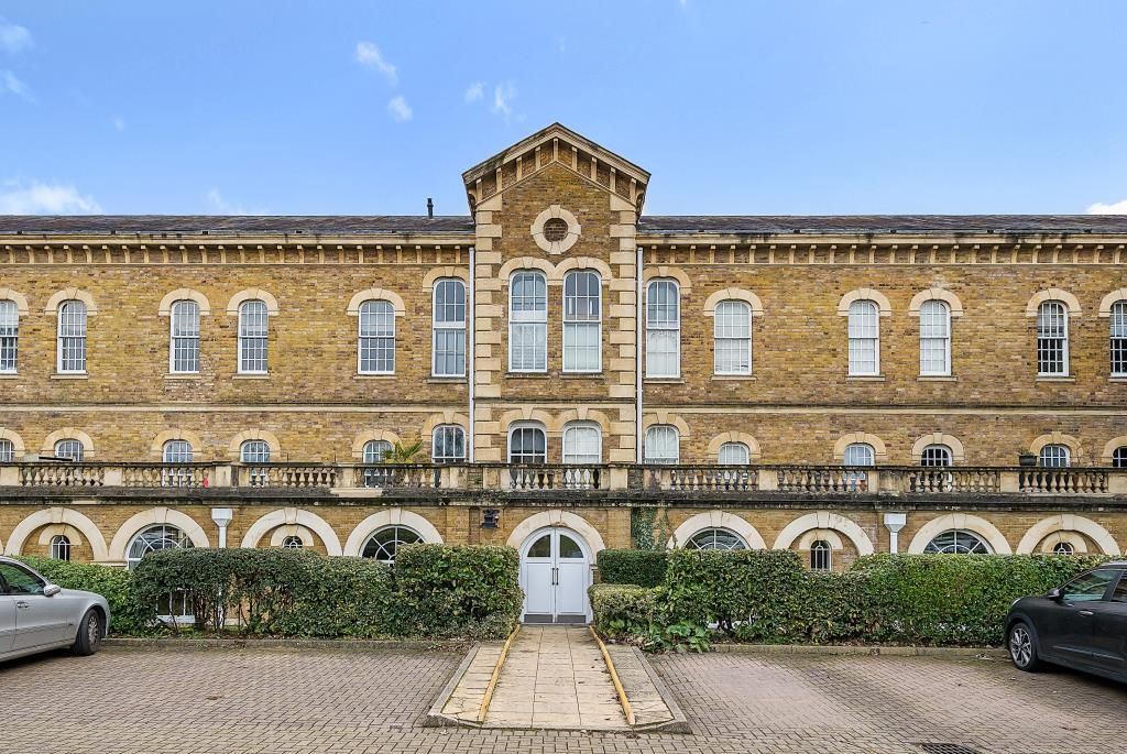 4 bed flat for sale in Princess Park Manor, New Southgate N11, £